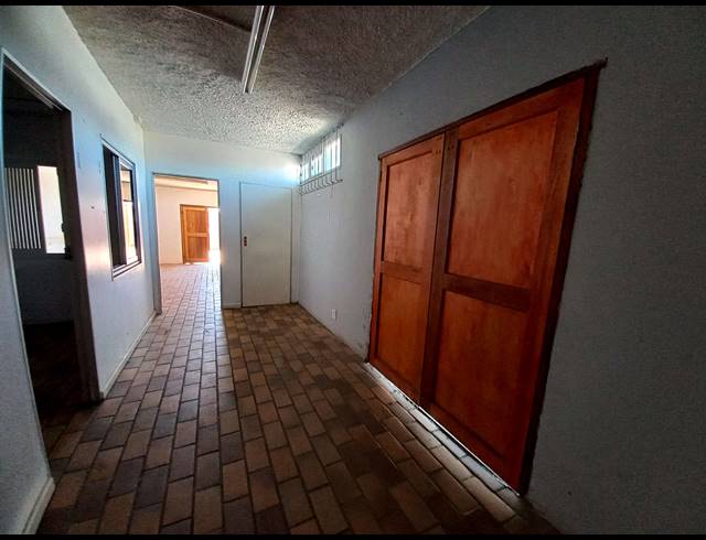 825M² WAREHOUSE FOR SALE IN NORTH END